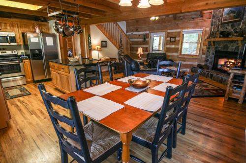 Cabin Fever in Seven Devils, USA