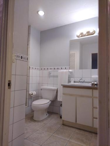Bathroom, Apartotel Tairona in San Pedro