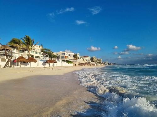 Beachfront Three-Story Coastal Penthouse, 3BR-3BA, Cancún (zdjęcie 6)