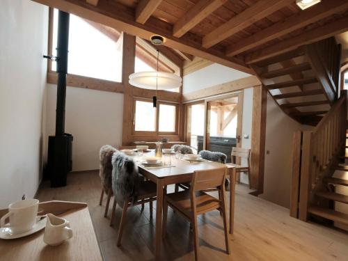 Chalet Landenoire · Ski-in/Ski-out · Sauna & Jacuzzi · Parking · WiFi · 8 Pers. - FR-1-344-777 near Cafe Snack