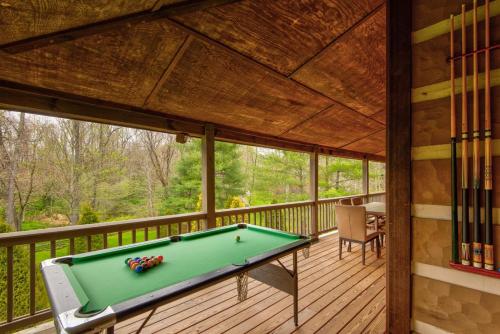 Cozy Twin Rivers Edge in Valle Crucis, USA