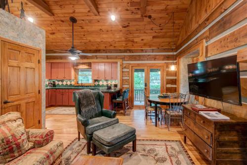 Cozy Twin Rivers Edge in Valle Crucis, USA