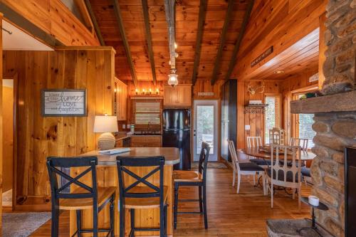 Heather Heights Cottage in Valle Crucis, USA