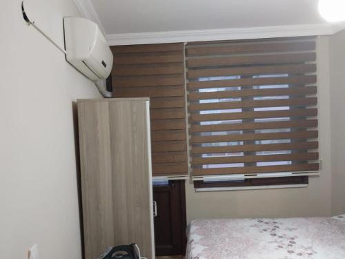 2 bedroom flat with kitchen and living room