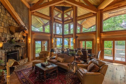Big Bear Lodge at Eagles Nest in Banner Elk, USA