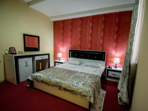 Hotel Batoni Near Airport