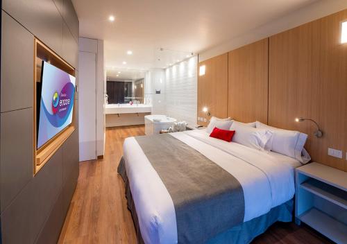 Ramada Encore by Wyndham Guadalajara Aeropuerto in Las Pintas