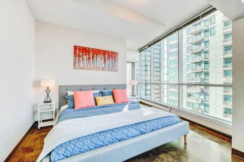 Modern 2BR Apt - DT Calgary w City Views