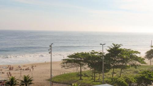 Cobertura Gigante com Piscina e Vista Mar em Ipanema Y1-0036