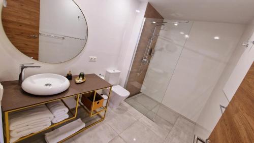 Junior Suite with Balcony image 2