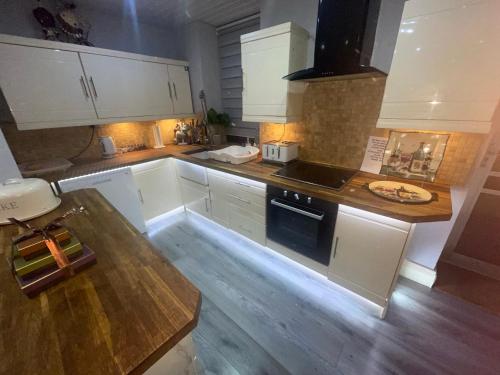 Sleeps 10 Snowdonia North Wales Nr Zip World - image 4