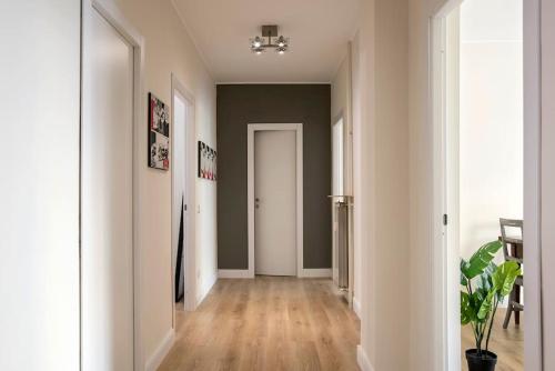Moderno Appartamento Tuscolana 2 BDR and Living Room Metro A, Рим (фото 4)
