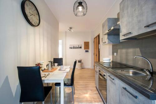 Moderno Appartamento Tuscolana 2 BDR and Living Room Metro A, Рим (фото 5)