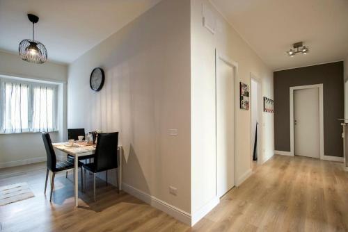 Moderno Appartamento Tuscolana 2 BDR and Living Room Metro A, Рим (фото 7)