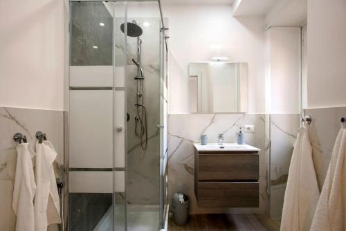 Moderno Appartamento Tuscolana 2 BDR and Living Room Metro A, Рим (фото 9)
