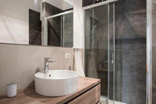 Moderno Appartamento Tuscolana 2 BDR and Living Room Metro A, Рим (фото 10)