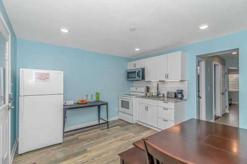 125 Atlantic Avenue Unit H - Pet Friendly! Walk To The Beach and Pier!1BR -1BA - Sleeps 4 guests! thumb 4