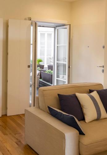 Bright studio with terrace, Porto