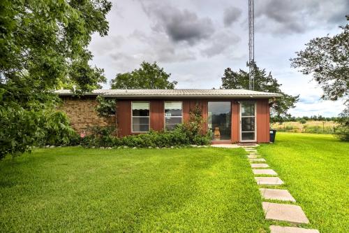 Carmine Cottage with Porch on Beautiful 60-Acre Farm - image 4