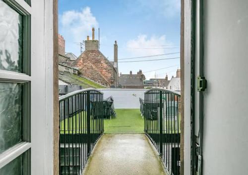 Townhouse Apartments 4 Bedroom High St Montrose