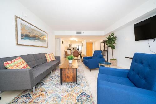 2Bed 2 Bath Airbnb Friendly building with Pool, Hot Tub, and Gym in Miami, USA