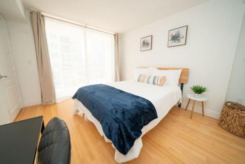 2Bed 2 Bath Airbnb Friendly building with Pool, Hot Tub, and Gym in Miami, USA