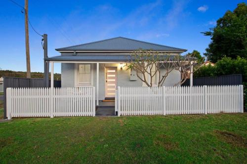 Cute Cottage – Newly Renovated/Outdoor Living Area