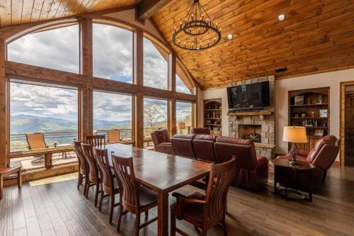 Clouds Rest at Eagles Nest in Beech Mountain, USA