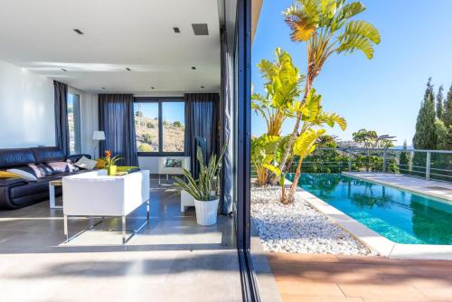 Luxury Villa with swimming pool and amazing views 1