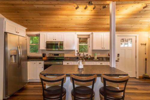Cozy Cottage in Blowing Rock, USA