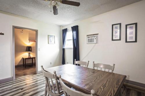 3 bed 2 bath fenced yard pet friendly great location 6 m from WEC in Ocala Ridge, USA