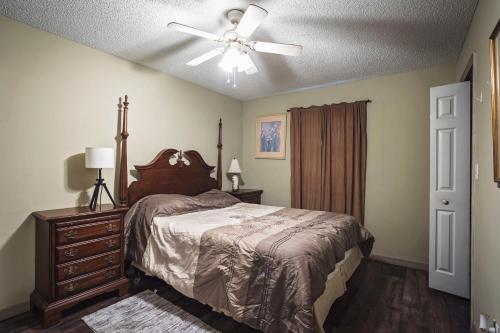 3 bed 2 bath fenced yard pet friendly great location 6 m from WEC in Ocala Ridge, USA