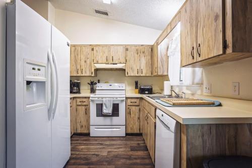 3 bed 2 bath fenced yard pet friendly great location 6 m from WEC in Ocala Ridge, USA