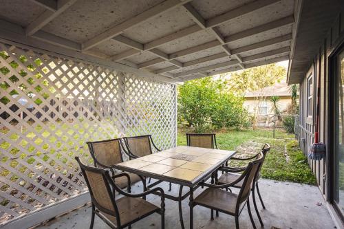 3 bed 2 bath fenced yard pet friendly great location 6 m from WEC in Ocala Ridge, USA