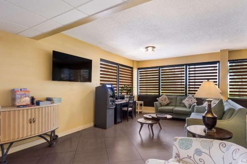 SureStay Hotel by Best Western St Pete Clearwater Airport