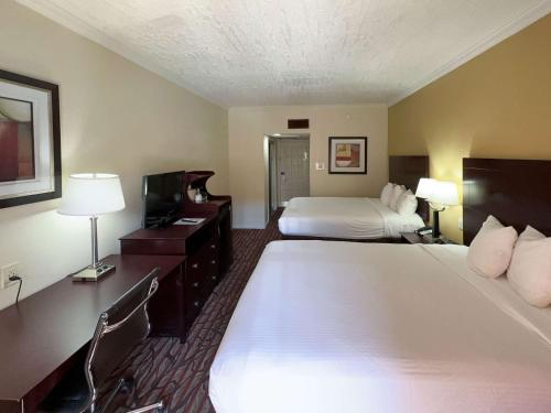 Queen Room with Two Queen Beds - Non-Smoking