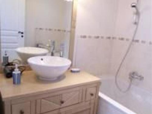 Maison à colombages rénovée en bord de forêt - FR-1-410-190 (Maison a colombages renovee en bord de foret - FR-1-410-190) in วีลเนิฟ-ออง-แปร์แซญ