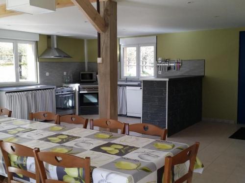 Gîte Saint-Léonard-des-Bois, 8 pièces, 15 personnes - FR-1-410-224 (Gite de charme Alpes Mancelles: confort, nature, activites plein air, 50% remise canoe-kayak - FR-1-) in Fresnay-sur-Sarthe