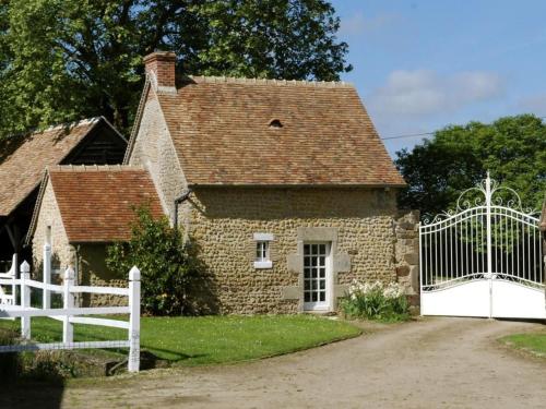 . Gîte charmant avec piscine chauffée, tennis et jardin près de Beaumont-sur-Sarthe - FR-1-410-214