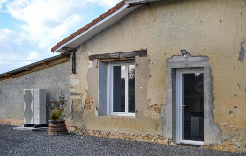 Stunning home in Pouillon with WiFi and 2 Bedrooms