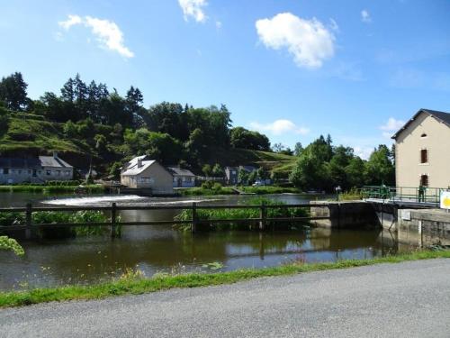 Gîte La Roche-Neuville, 3 pièces, 4 personnes - FR-1-600-95