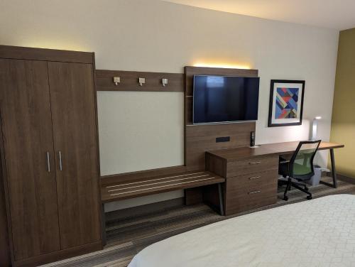 2 queen beds