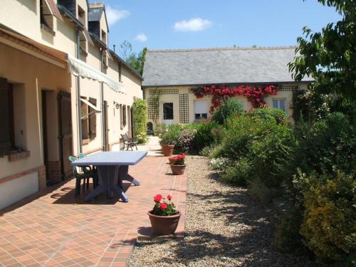 Gîte spacieux avec billard, cheminée & terrasse, près de la forêt de Bercé, Wi-Fi & activités nature - FR-1-410-337 gîte à louer Thoiré-sur-Dinan