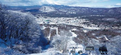 Sports and activities, [貸切り] 220㎡ 月のワルツ 108年前の高級古民家 in Karuizawa