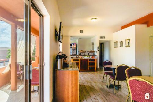 Comida y bebida, Coyote South in Santa Fe Suburbs