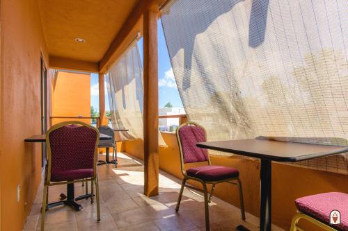 Instalaciones, Coyote South in Santa Fe Suburbs