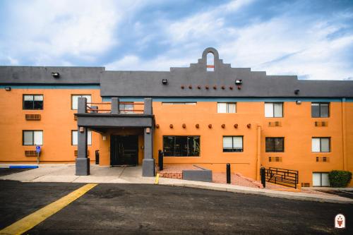 Vista exterior, Coyote South in Santa Fe Suburbs