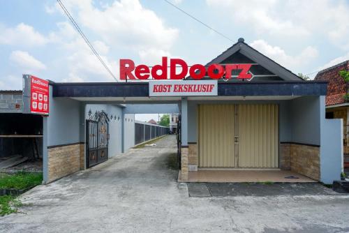 RedDoorz Syariah near RS Hermina Yogyakarta