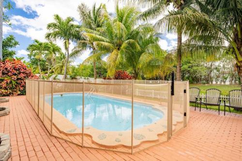 Waterfront 2-Story Villa with Heated Pool in Pembroke Pines, USA