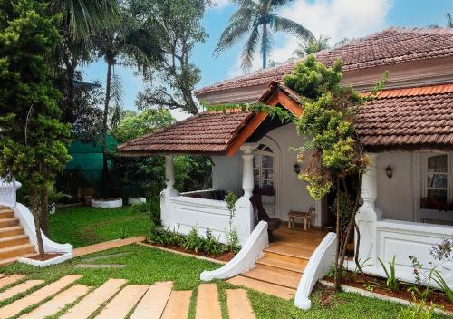 SaffronStays Amancio, Bardez - portugese-style luxury pool villa in North Goa